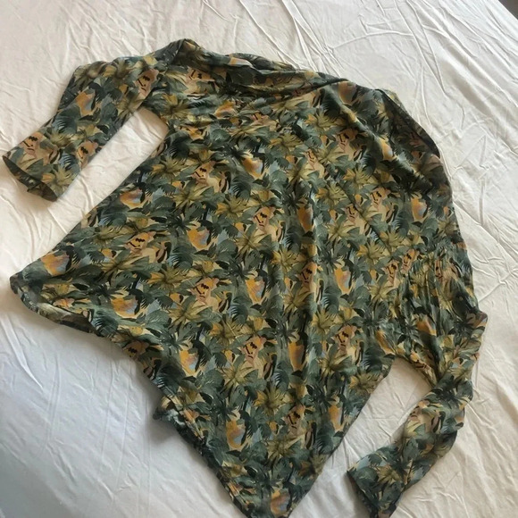 Galeries Lafayette tropical  print drop sleeve blouse size small - Picture 9 of 10